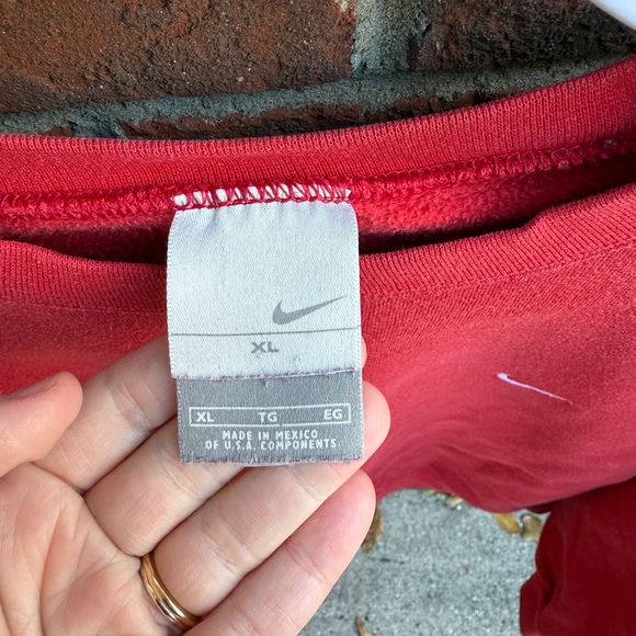 Nike Vintage 90s Y2K Red Crewneck Sweatshirt Size XL Men’s White tag Swoosh Logo - Picture 4 of 6